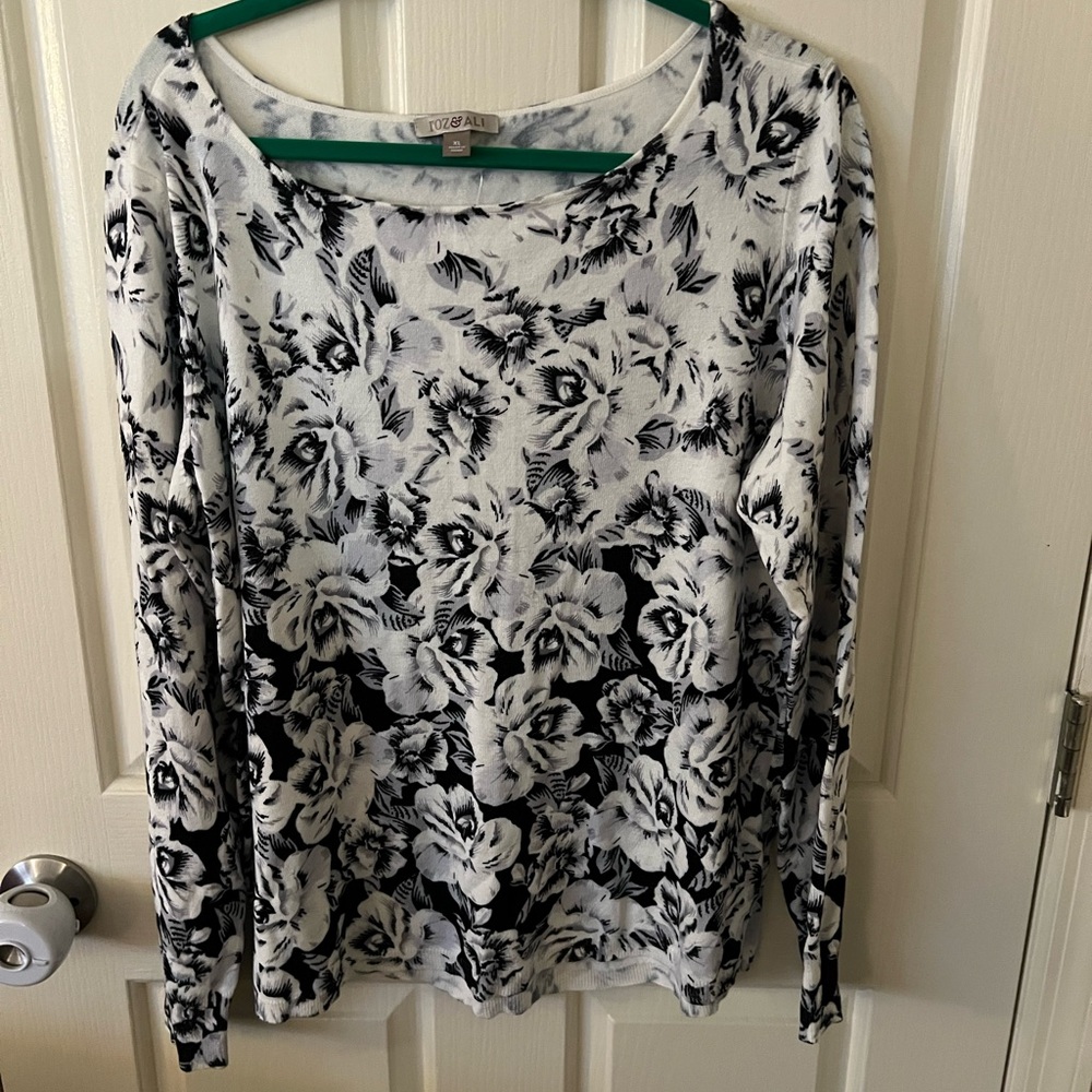 Dressbarn Monochrome Floral Long Sleeve Top